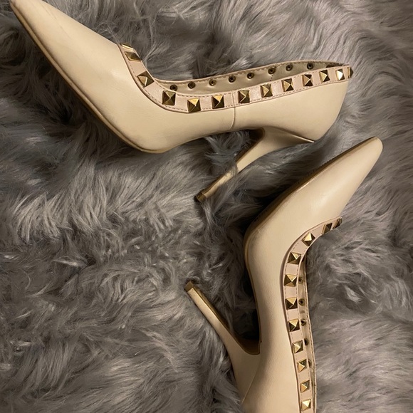 Beautiful Nude heels with stud details - Picture 5 of 5